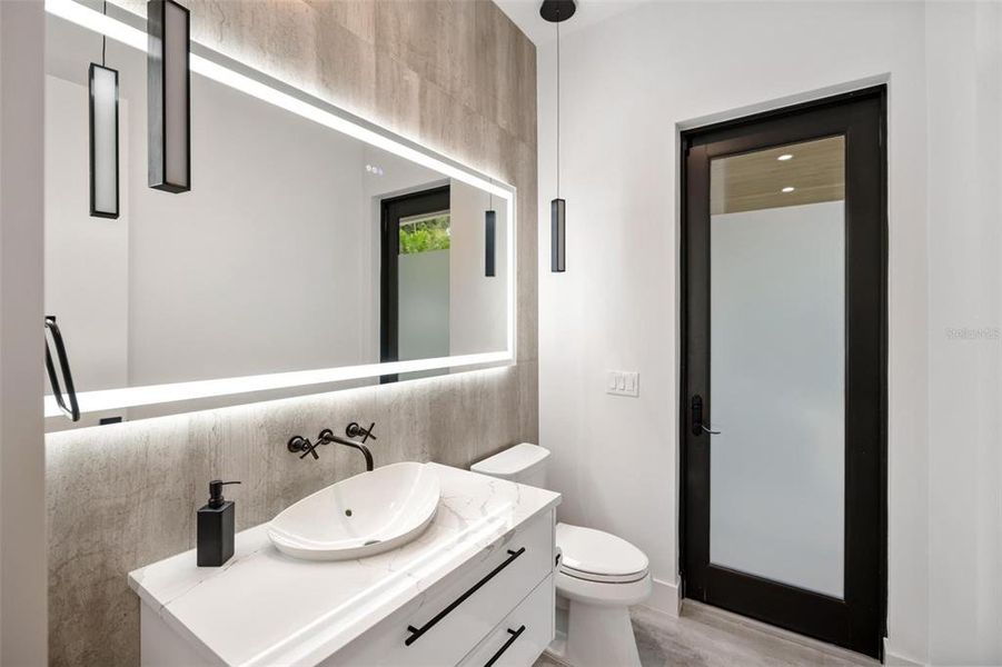 Furnished interior view inside a new home in , Sarasota (Image 72).