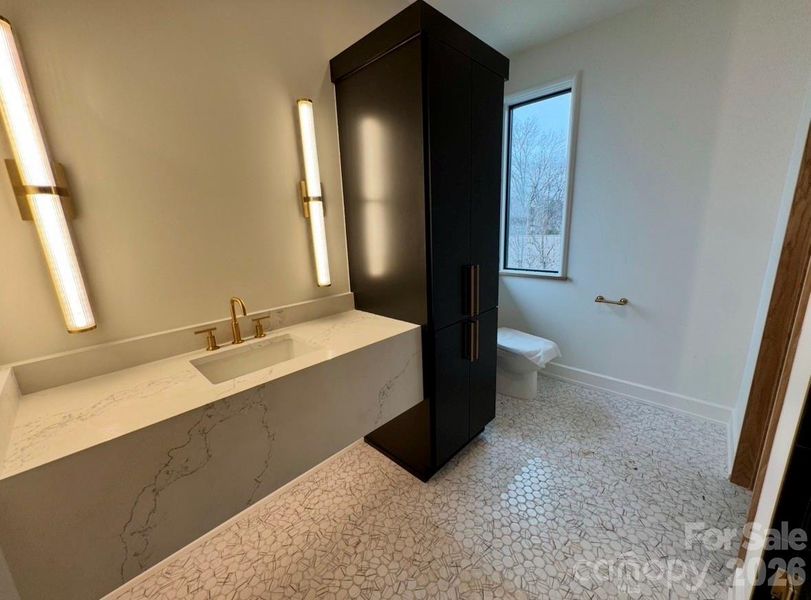 Bedroom 4 Ensuite bathroom