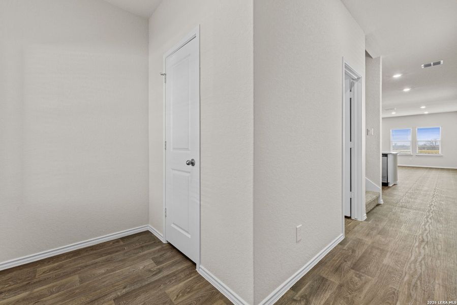 Spacious, unfurnished interior of a new home in Stonehill, San Antonio (Image 24).