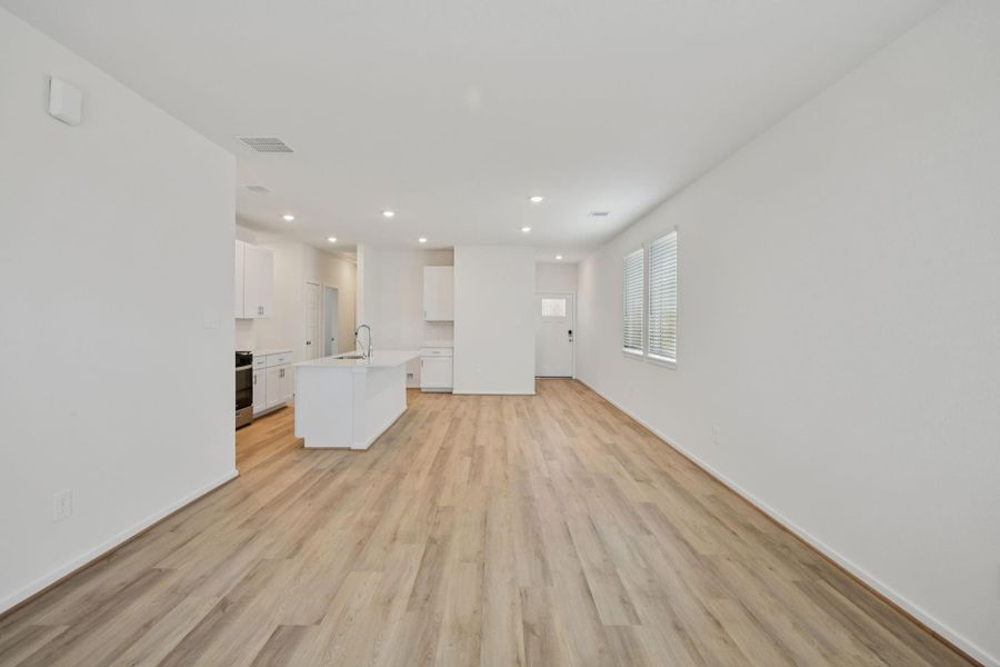 Spacious, unfurnished interior of a new home in Sundance Cove - Traditional Series, Crosby (Image 25).