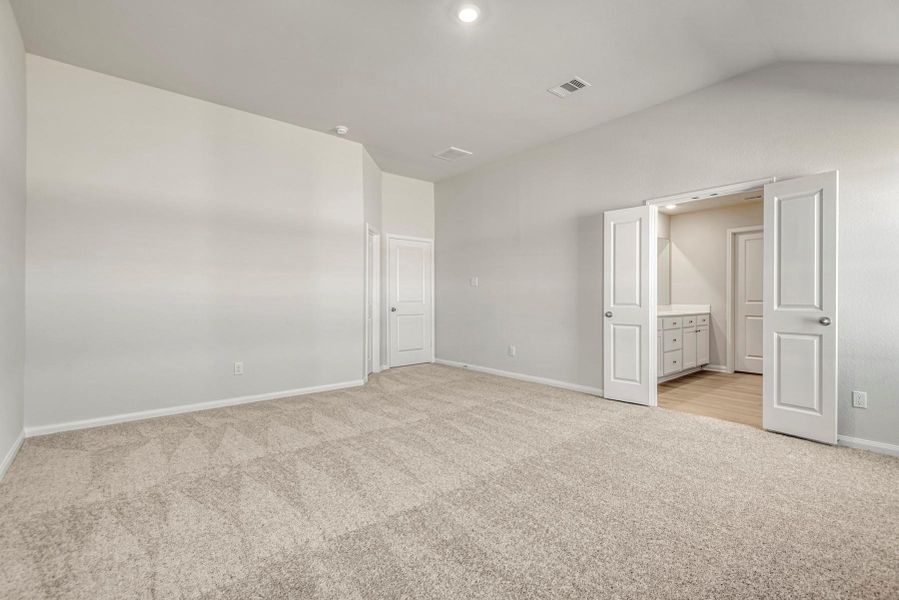 Spacious, unfurnished interior of a new home in Wayside Village, Houston (Image 16).