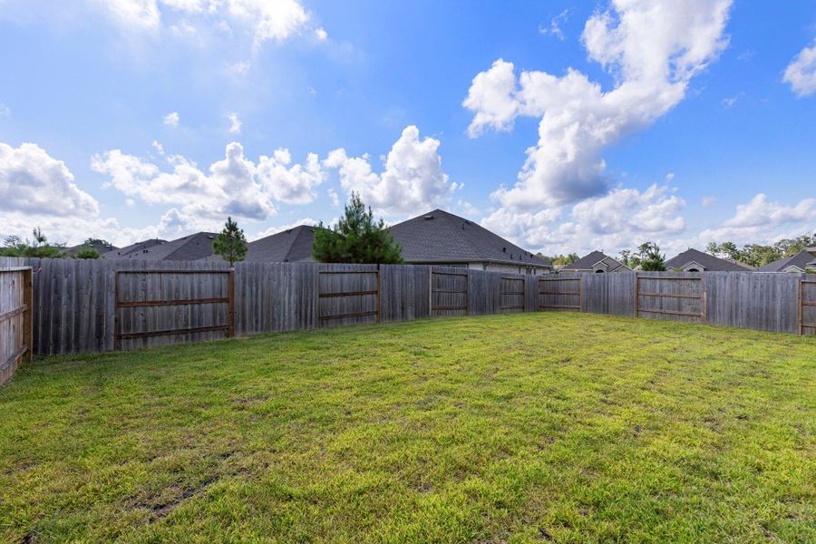 Exterior details and patio area of a home in Ladera Creek, Conroe (Image 3).