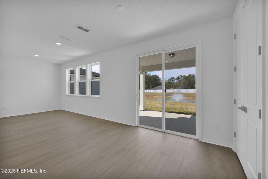 Spacious, unfurnished interior of a new home in Murray Farms, Middleburg (Image 16).