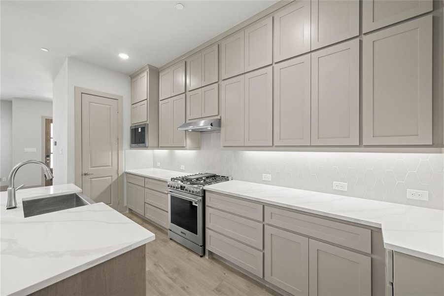 Furnished interior view inside a new home in , Farmers Branch (Image 7).