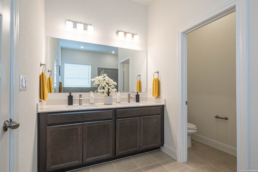 Furnished interior view inside a new home in Ladera - Laurel Hollow 60', San Antonio (Image 19).