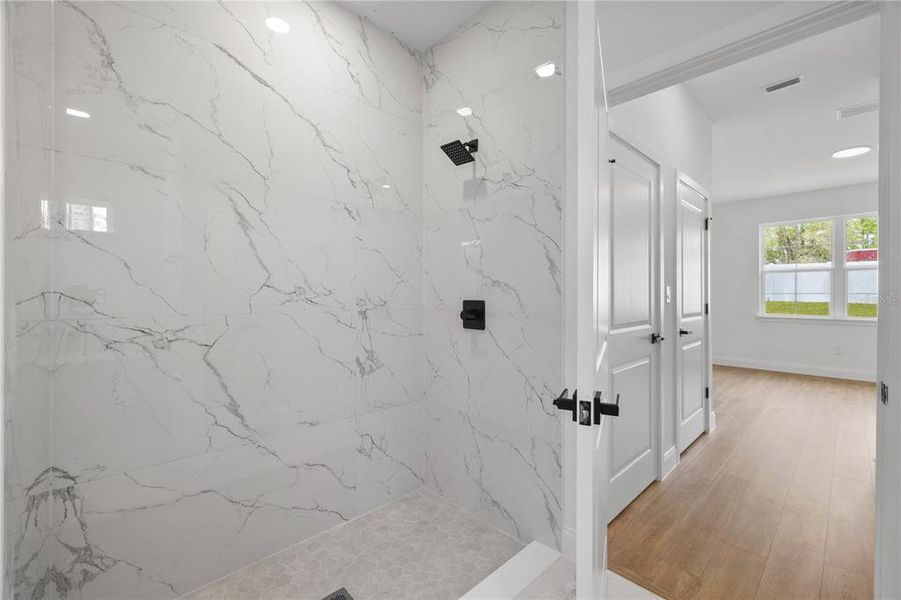 Spacious, unfurnished interior of a new home in , Citrus Springs (Image 31).