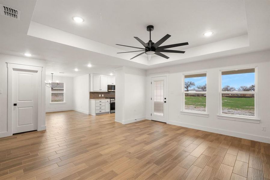 Spacious, unfurnished interior of a new home in , Lipan (Image 14).