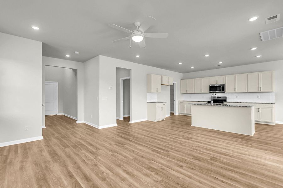 Spacious, unfurnished interior of a new home in Wildcat Chase, Summerville (Image 11).