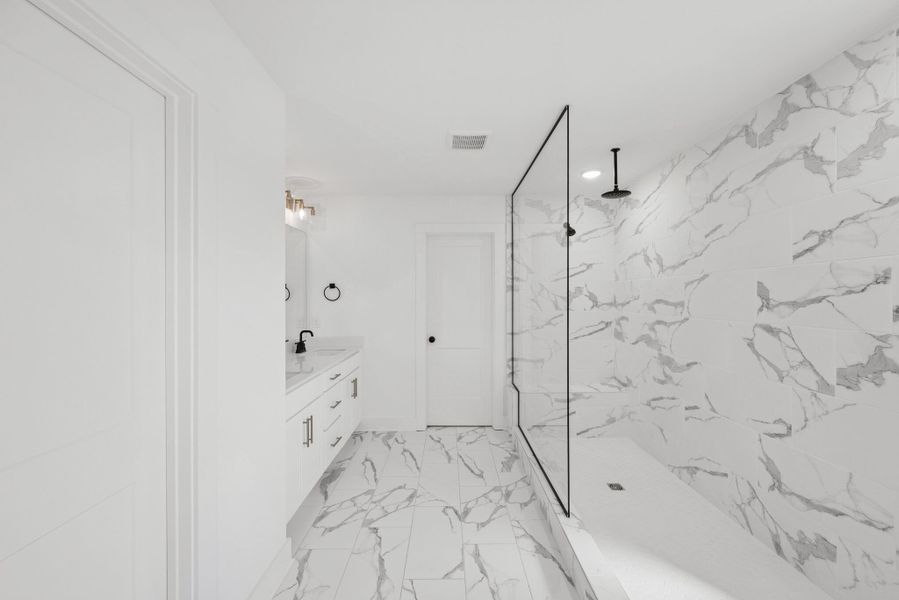 Owner's Bathroom Owner's Bathroom
