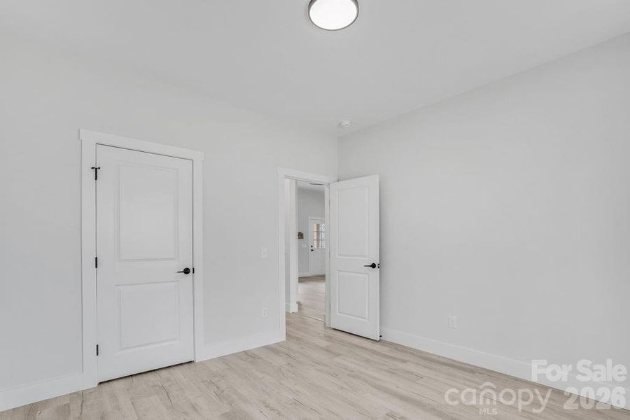 Spacious, unfurnished interior of a new home in , Dallas (Image 43).