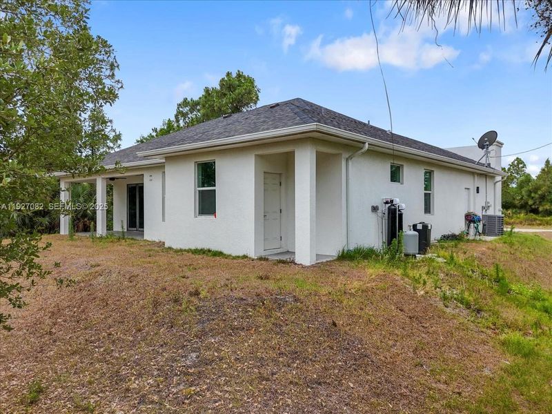 Exterior details and patio area of a home in , Lehigh Acres (Image 28).