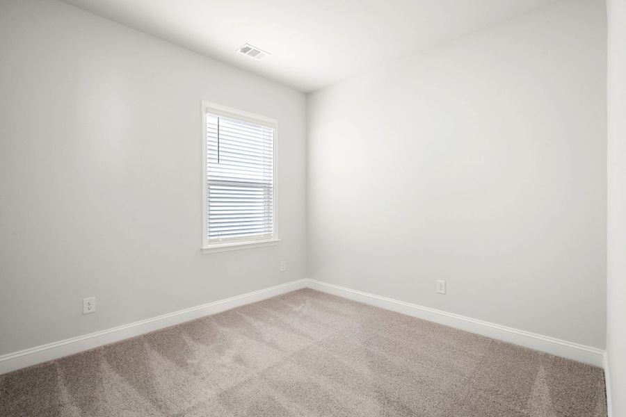 Spacious, unfurnished interior of a new home in Waterways, Richmond Hill (Image 17).