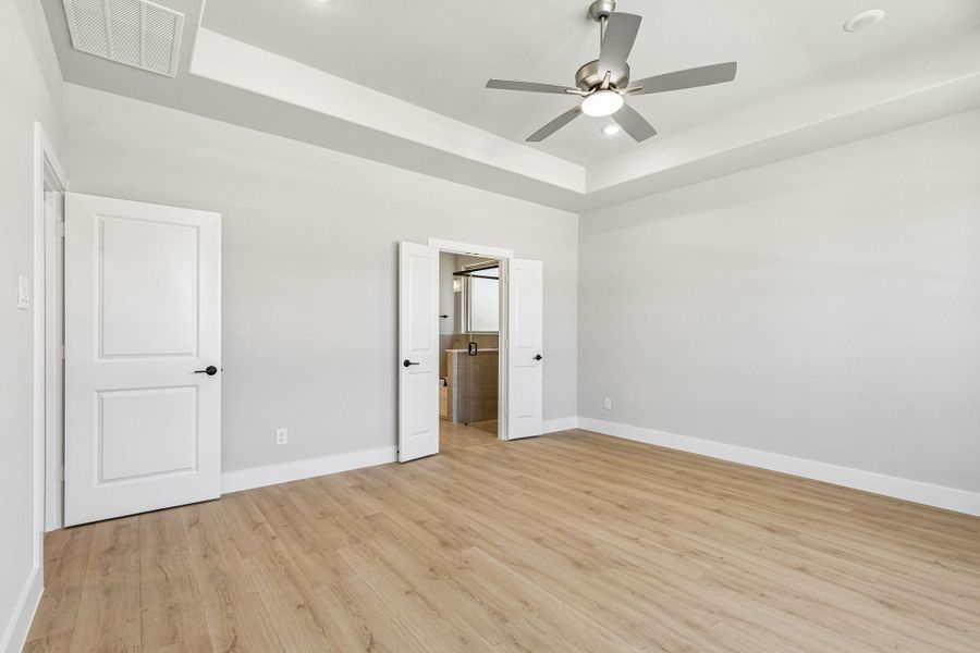 Spacious, unfurnished interior of a new home in Dove Hollow, Waxahachie (Image 25). Spacious, unfurnished interior of a new home in Dove Hollow, Waxahachie (Image 25).