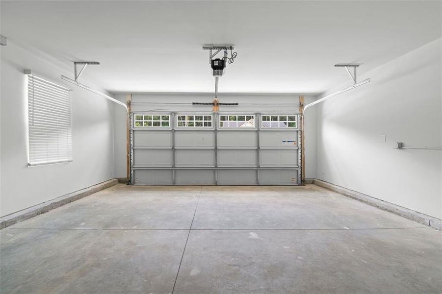 Spacious, unfurnished interior of a new home in , Dallas (Image 21).