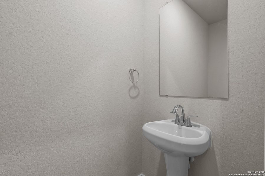 Close-up of interior finishes inside a home in Senna, Leon Valley (Image 10).