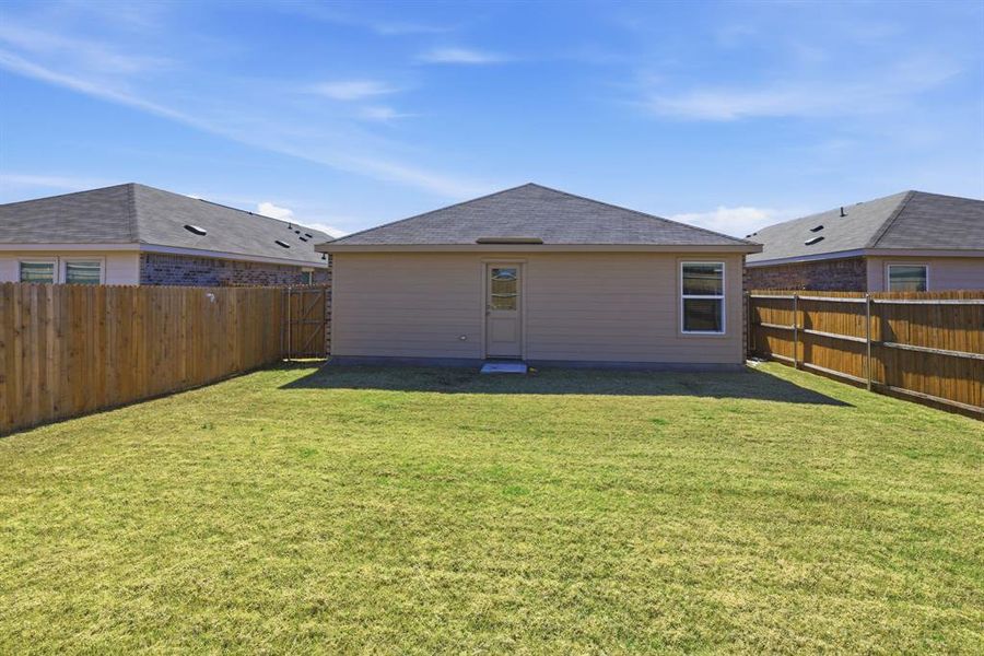 Exterior details and patio area of a home in Falcon Heights, Forney (Image 4).