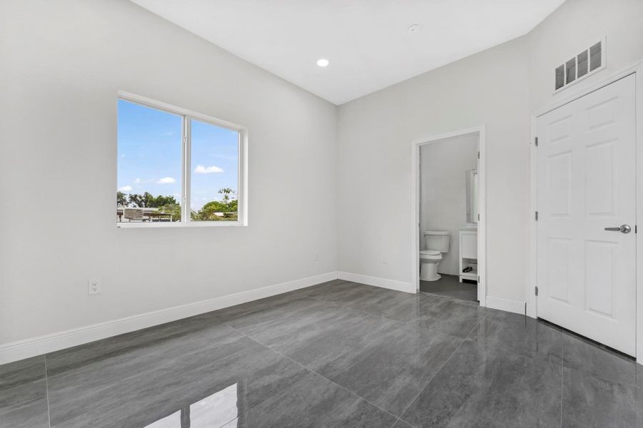 Spacious, unfurnished interior of a new home in , West Park (Image 12).