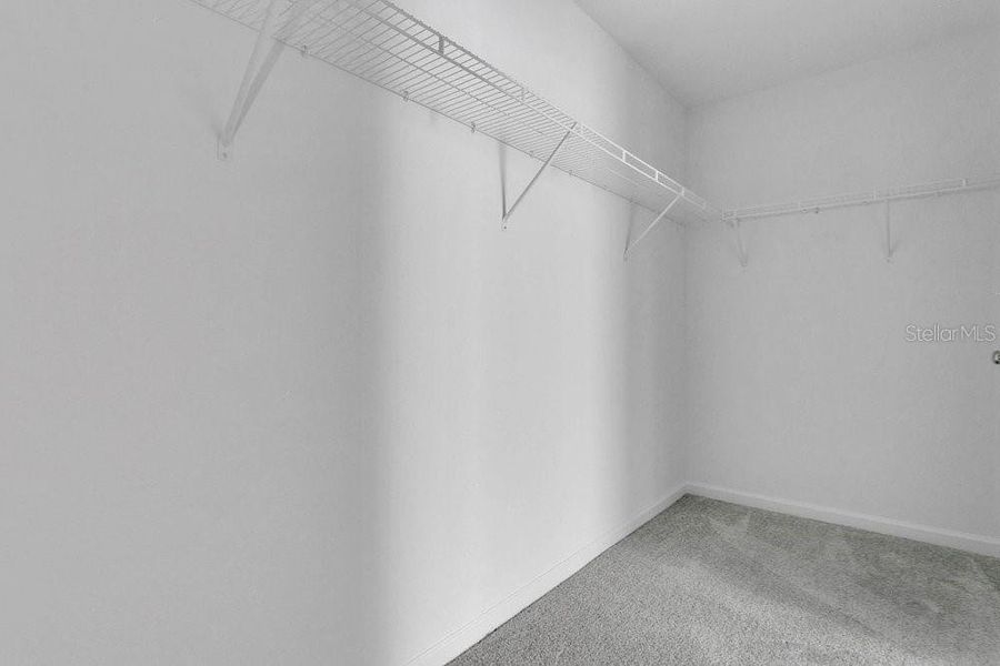 Spacious, unfurnished interior of a new home in Peace Creek Reserve, Winter Haven (Image 18).