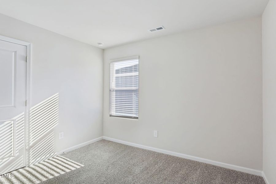 24-web-or-mls-Raleigh -River Glen-199 Wh