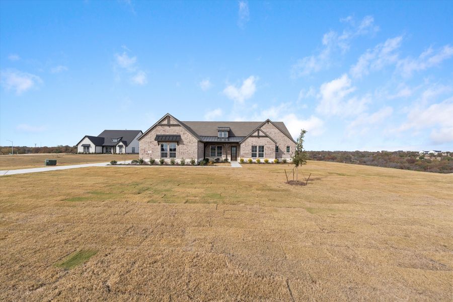 Exterior details and patio area of a home in Eagle Ridge Estates, Weatherford (Image 3).