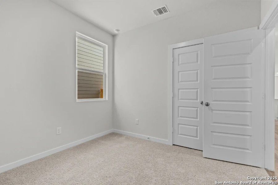 Spacious, unfurnished interior of a new home in Mesa Vista, San Antonio (Image 8).