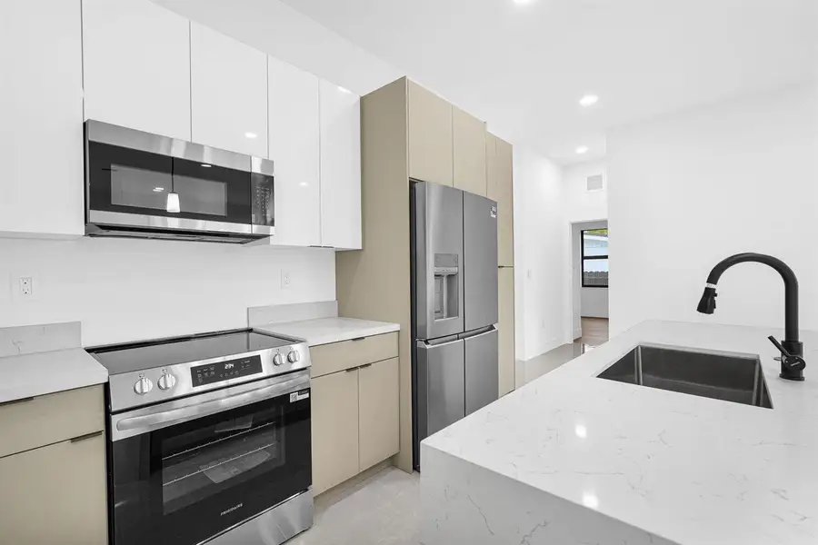 8-web-or-mls-DSC00064 8-web-or-mls-DSC00064
