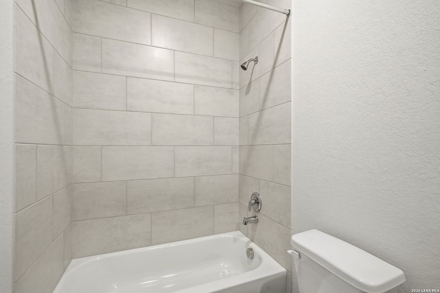 Furnished interior view inside a new home in Cinco Lakes, San Antonio (Image 7).