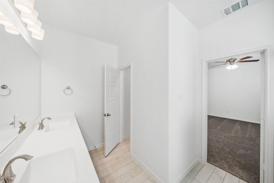 Furnished interior view inside a new home in Rollingbrook Estates, Baytown (Image 8). Furnished interior view inside a new home in Rollingbrook Estates, Baytown (Image 8).