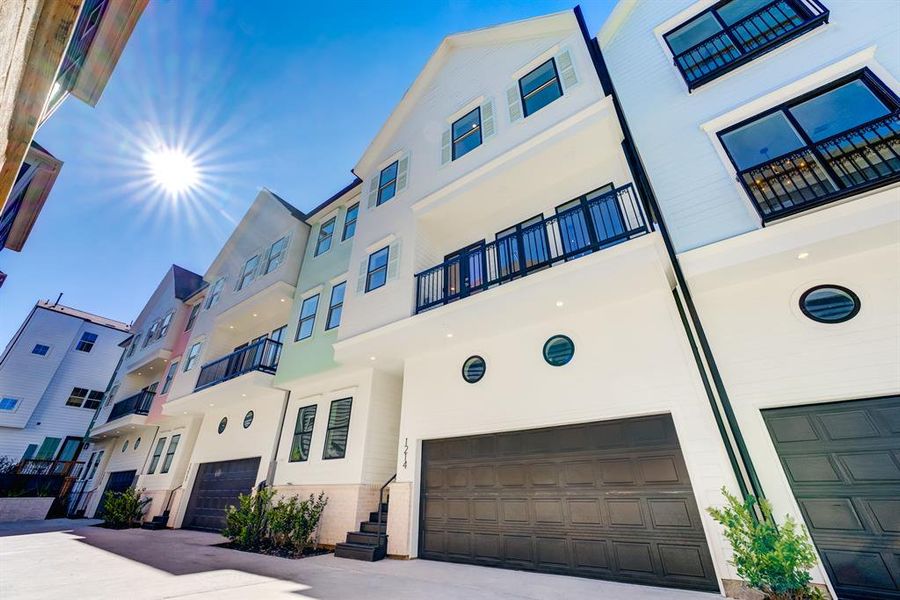 Welcome to Timeless on 23rd. The 3 story, 3 bedroom, 3.5 bathroom home features luxury modern finishes in the highly sought after Heights area for the ultimate Houston living experience.