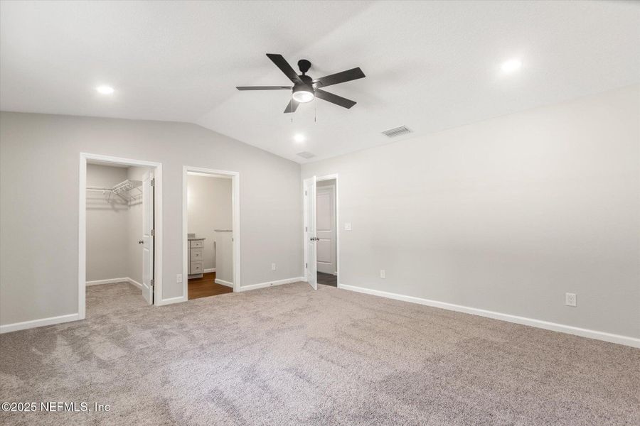 Spacious, unfurnished interior of a new home in , Palatka (Image 22).