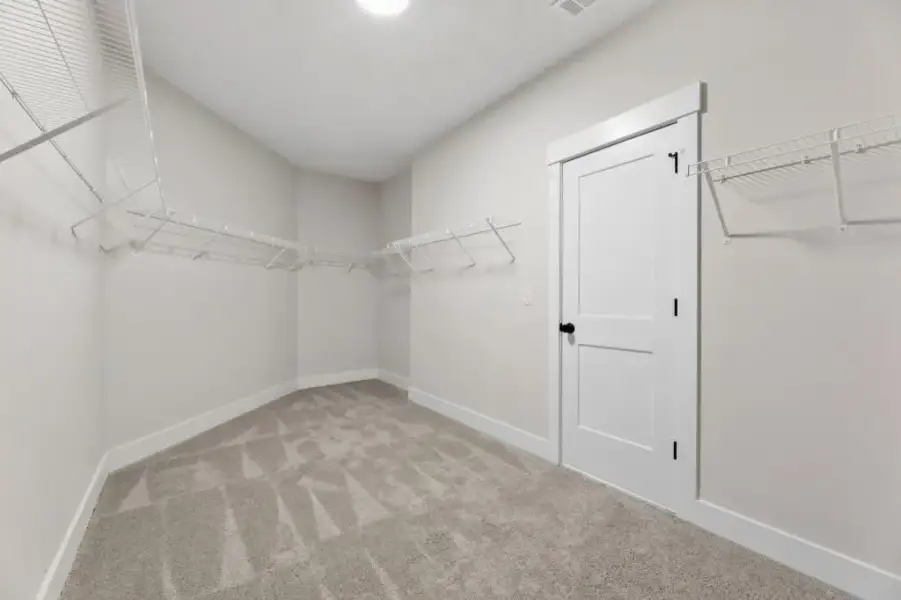 Spacious, unfurnished interior of a new home in Hillshire, Cumming (Image 25).