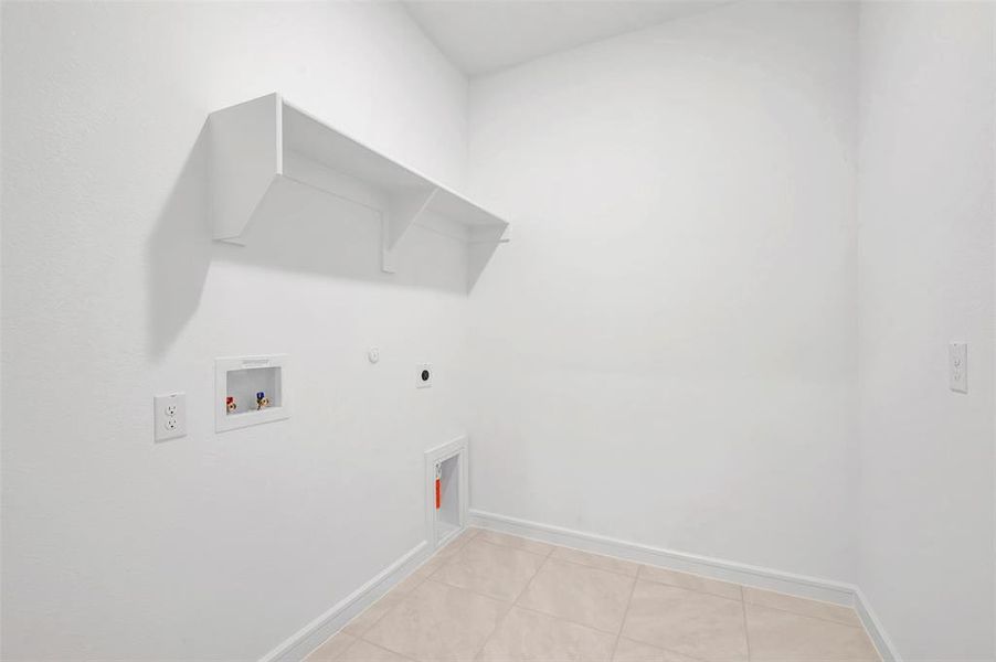 Spacious, unfurnished interior of a new home in Rolling Ridge, Van Alstyne (Image 21).