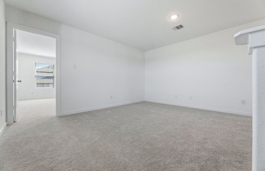 Spacious, unfurnished interior of a new home in Sonterra, Jarrell (Image 37).