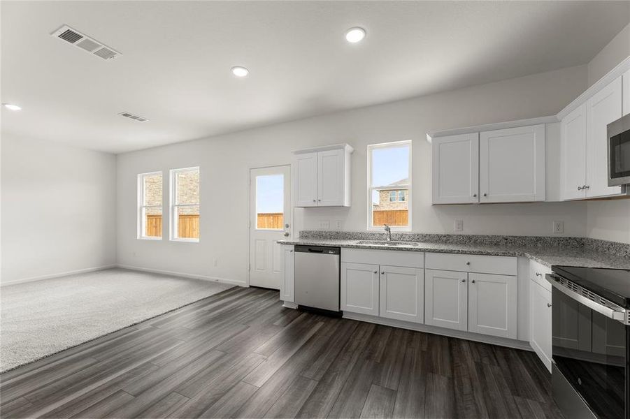 14. 14156 Donahue - Kitchen (4) 14. 14156 Donahue - Kitchen (4)