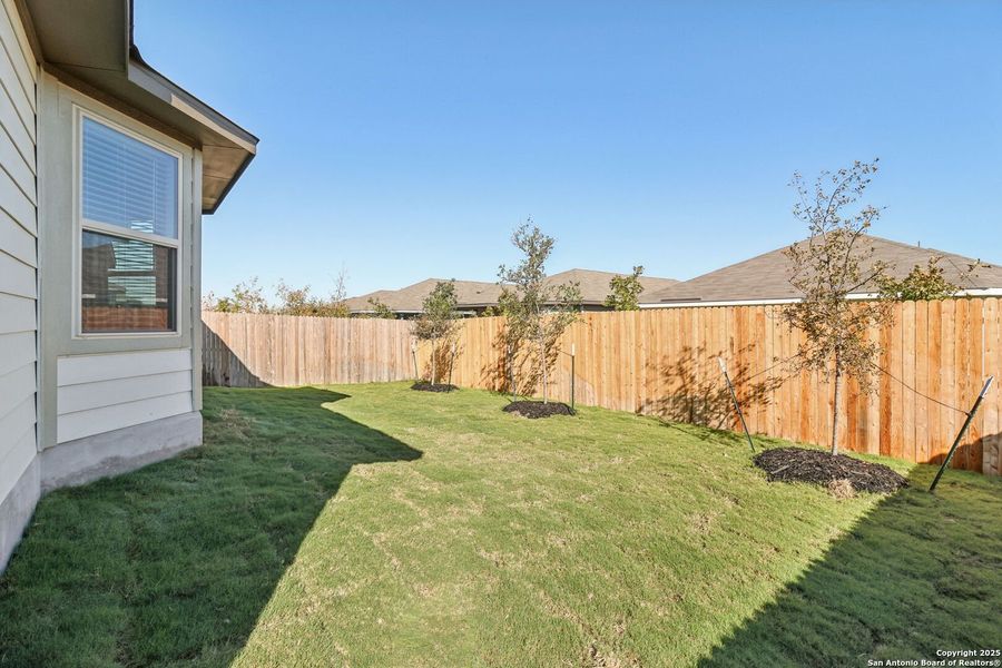 Exterior details and patio area of a home in Catalina, Converse (Image 3).