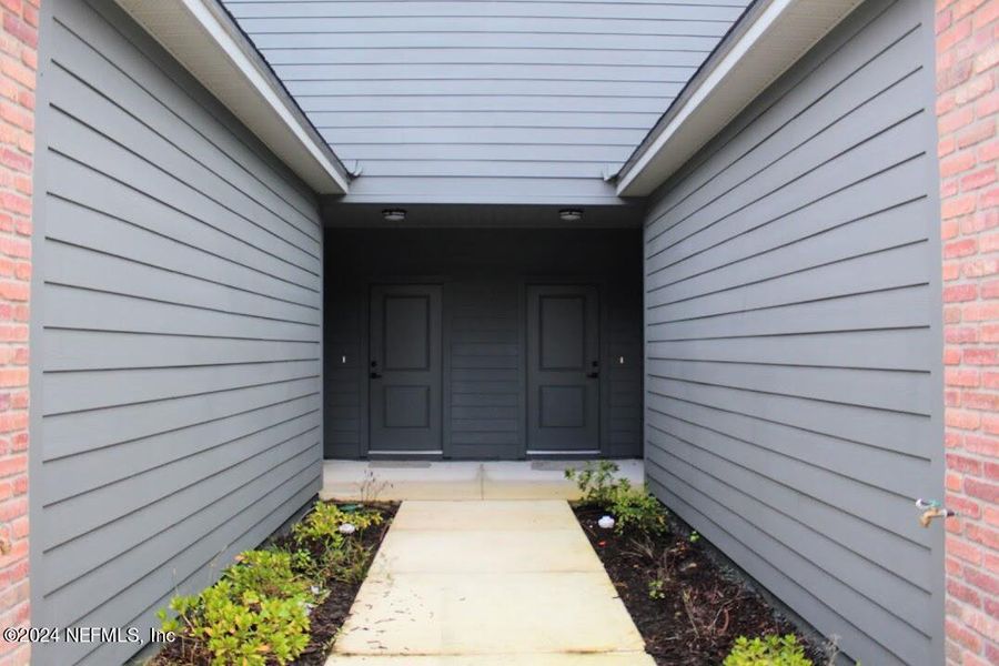 Exterior details and patio area of a home in , Middleburg (Image 14).