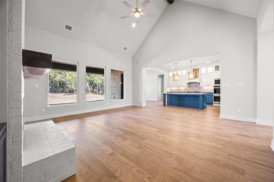 Spacious, unfurnished interior of a new home in Waterfall Ranch - 1 Acre Lots, Waxahachie (Image 21).