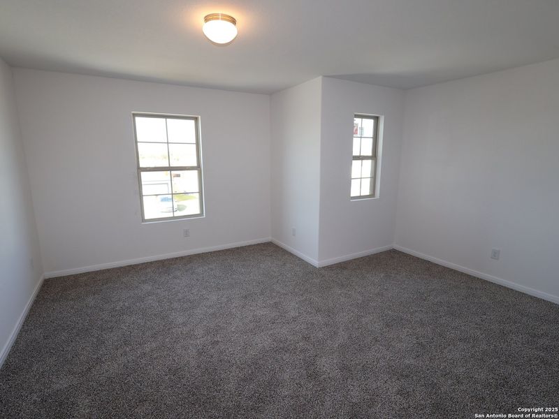 Spacious, unfurnished interior of a new home in Agave, San Antonio (Image 29).