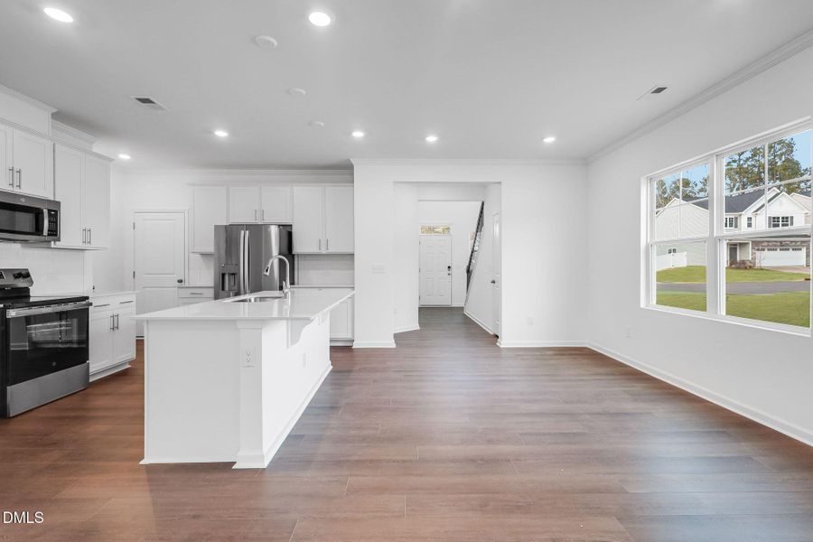 SUN_CaitlinCrossing_Pic_Davidson-21