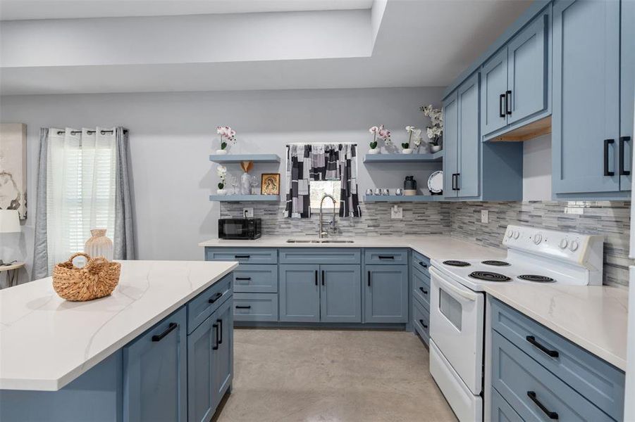 Furnished interior view inside a new home in , Malakoff (Image 26).