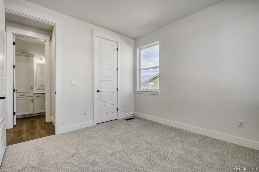 Spacious, unfurnished interior of a new home in Timber Ridge, Colorado Springs (Image 21).