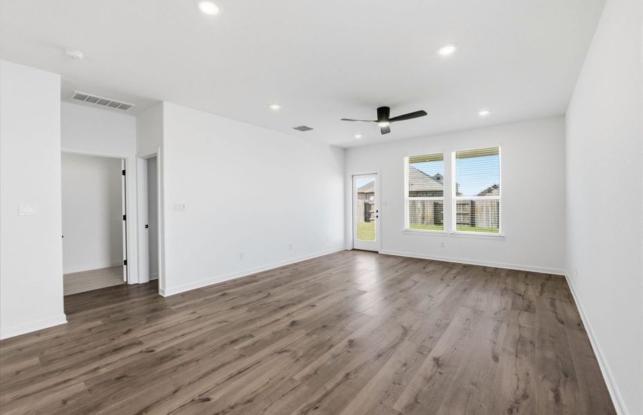 Spacious, unfurnished interior of a new home in Sunfield, Buda (Image 31). Spacious, unfurnished interior of a new home in Sunfield, Buda (Image 31).
