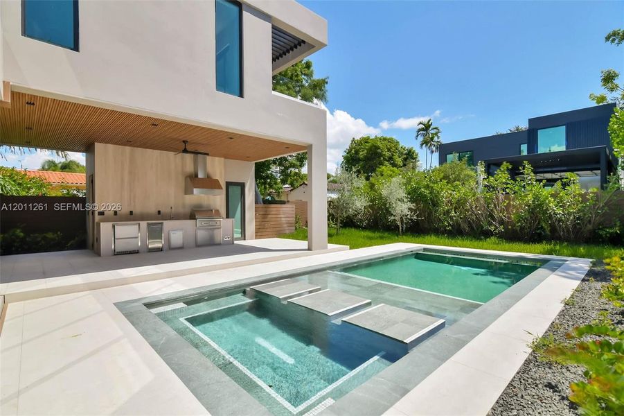 Exterior details and patio area of a home in , Miami (Image 34).