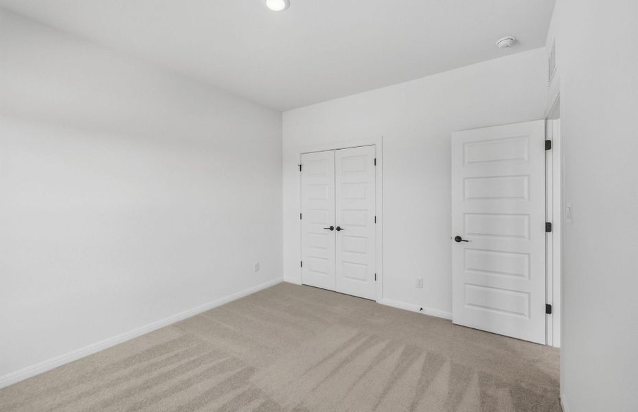 Spacious, unfurnished interior of a new home in Bluffview Reserve, Leander (Image 32).