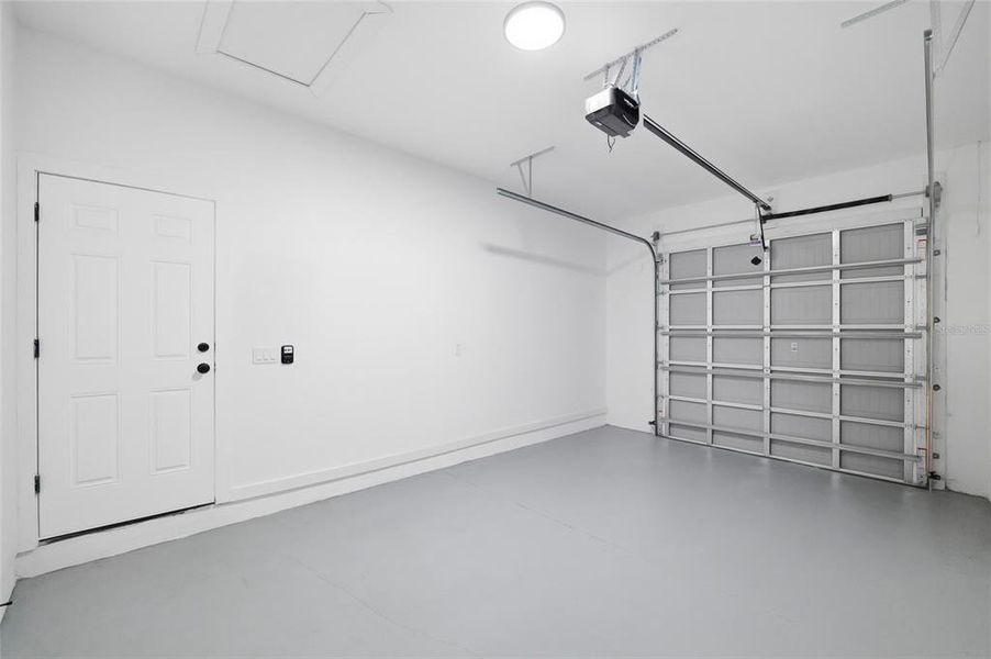 Spacious, unfurnished interior of a new home in , Dade City (Image 31).