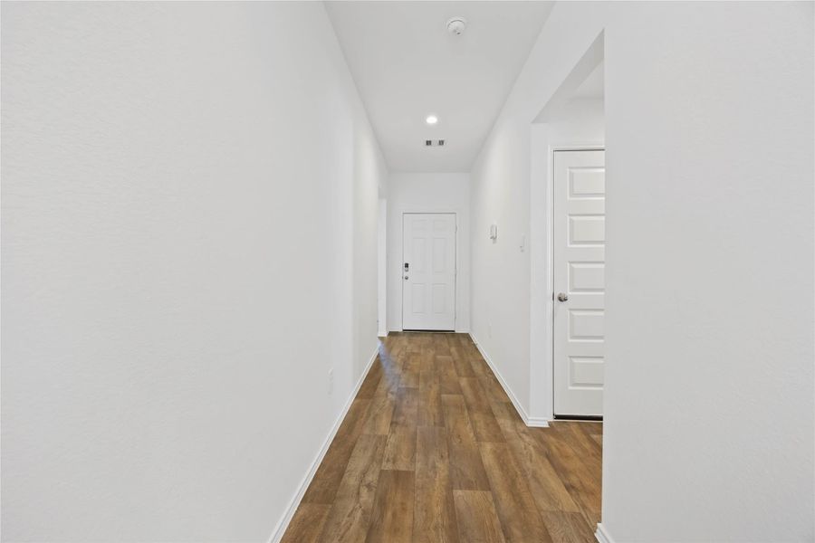 Spacious, unfurnished interior of a new home in Tamarron, Fulshear (Image 24).