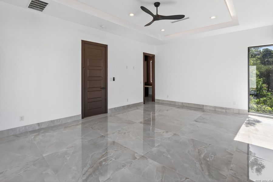 Spacious, unfurnished interior of a new home in , San Antonio (Image 41).