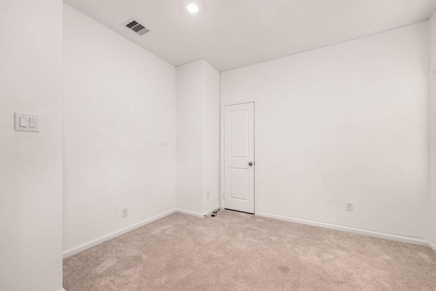 Spacious, unfurnished interior of a new home in Sunterra, Katy (Image 27).