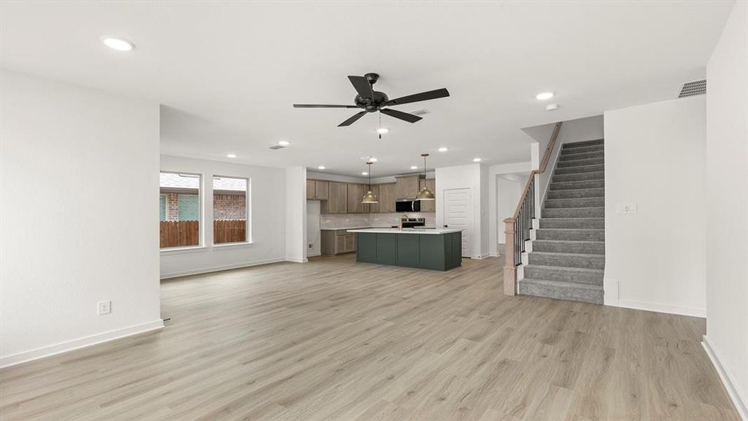 1520 Edgeway - Family (2)