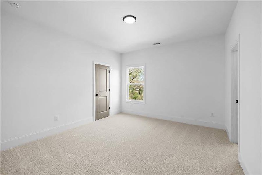 Spacious, unfurnished interior of a new home in Livingstone Park, Kennesaw (Image 32).